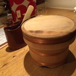 ごはんや一芯 - ご飯はお櫃で提供されます