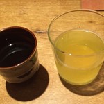 ごはんや一芯 - 入店時に冷たい緑茶を、食事が終わってから温かいお茶を下さいました