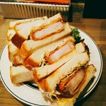 天城黒豚の店 橋本ホルモン - 名物タルタルカツサンド　ダブルだと１６００円(税込)