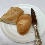 エスカーレ - パンその３
      再度①バケットと、確か③のプティブランだったような…。