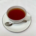 エスカーレ - 食後のドリンク
      紅茶のストレートを選択した。