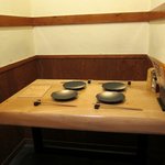 やきとり 正や - 奥の４人テーブル