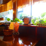 はにぃ・びぃ - 窓越しのやさしい日差し