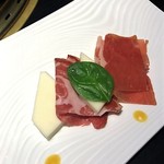 仙台牛焼肉 花牛 - 生ハムと蔵王チーズ