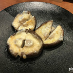 金沢町屋 はっち - 肉厚椎茸のモッツァレラチーズ焼き / 800円