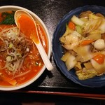 台湾料理 六順園 - 着丼状況。戦闘意欲がかき立てられます(笑)
