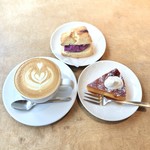 SLOPE - 紫イモとクリームチーズのスコーンサンド 380円(税込)
      カボチャプリン 420円(税込)
      カフェラテ L 420円(税込)