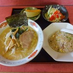 華丸 - Aランチのとんこつラーメン＋半チャーハン