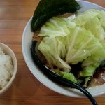 博多拉麺 KAZU - 黒とんこつ ￥700 ＋ キャベツトッピング￥100（ライス無料）