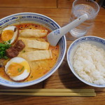 香港麺 新記 - シンガポール風牛バラカレースープ麺