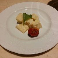 世界のワイン博物館 グランフロント大阪店  - かち割りハードチーズ【2017.10】