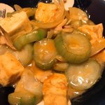 榮料理店 - ヘチマの味噌カレー炒め