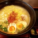 秋田比内地鶏生産責任者の店　本家あべや - 濃厚比内地鶏ラーメン：918円