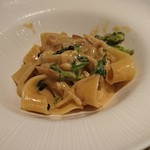オステリア セーザモ - ポルチーニとクレソンのクリームパスタ