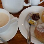 カフェ銀亭 - ミルクティーとパンセット