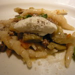 インカント - フレッシュチーズを使ったラグーソースのパスタ