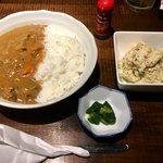 ちょんたま食堂 - カレーうまい
      すじ肉がすっげーはいってる