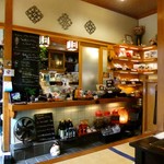 75405626 - 内観・和小物で飾り立てられています♪