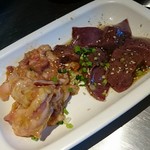 神保町食肉センター - 味噌ネックピートロ、塩ればー