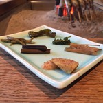 柳家 - 漬物(根まかり、行者にんにく、三つ葉、わらび、山ウドほか)