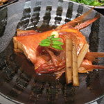 味心 その田 - 器が渋い。キンメダイの煮つけ