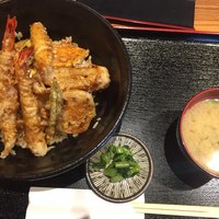 てん樹 北野坂店 - 天丼には、味噌汁とお漬物