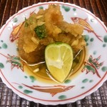 竹屋町 三多 - 鰹の薬味ダレ　大根おろしに大葉､玉葱､茗荷､生姜の刻みに酢醤油を加えて