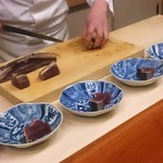 高知産鰹のたたき　大将が目の前で分厚く切り分けます