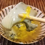 竹屋町 三多 - 蒸し鮑と揚げ小芋の菊花の葛餡かけ　鮑リフト