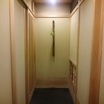 竹屋町 三多 - 店内　玄関から店内へのアプローチ