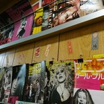 ホルモン千葉 - ファンキーなイカス店内なのだ(*^^*)