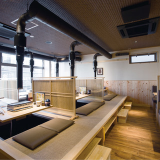 We also have sunken kotatsu seats and semi-private rooms for up to 30 people.