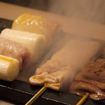Sumiyaki Yoshi Chou - やきとり調理中