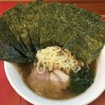 スープは少なめで、麺は色白美人