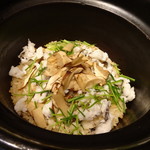 御料理 光安 - 毎回楽しみな「炊き込みご飯」、こちらほど美味しい「炊き込みご飯」は他にはないと思っています。 ◆鱧と松茸ご飯・・贅沢な品で「鱧」「松茸」ともにタップリ入っています。