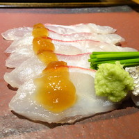 御料理 光安 - ＊鯛は程よい熟成で甘みを感じ美味しいこと。お醤油ジュレの味わいもよく、添えられた「皮」もいい味わい。