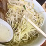 麺処コジマ屋 - 麺は細麺ストレート。