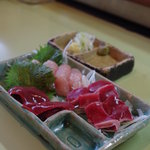 やき鳥いっこく - 料理写真:新鮮☆鳥のお刺身３種盛り合わせ