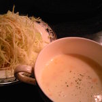 Bi sutoro - サラダとスープ