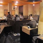 炭火焼肉 あもん - 真夜中なのに盛り上がる店内