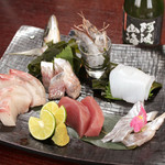 Ajidokoro Aidori - 本日の魚造り盛り合せ（地酒）