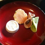 皐盧庵茶舗 - こちらのお店の名前の入ったお干菓子と吹き寄せ