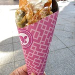 ピンクドラゴン - スイーツ餃子 黒胡麻 ホイップトッピング ハニーシロップ