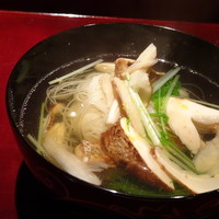 二条城ふる田 - ＊お出汁の味わいもいいですし、松茸もタップリ。 赤ムツも脂がのり美味で、出汁に旨みが加わっています。