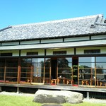 カフェ清閑亭 - お庭からみると・・