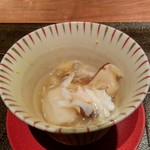 雅しゅとうとう - 先付
            毛蟹と小芋の松茸の餡掛け