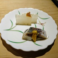 鮨 一二郎 - 大根と〆た鯵