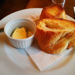 からだ想いの肉ダイニング 鉄重 - ガーリックトースト