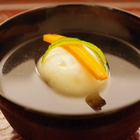 日本料理 晴山 - 椀もの：剣先烏賊の真薯 