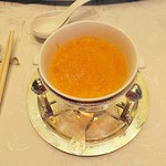 筑紫樓 - ふかひれと蟹卵入りスープ